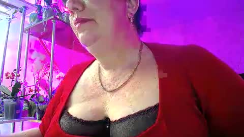 Snapshot of lady_gloria chatting on March 5, 3:18 pm Lady Gloria online show from March 5, 3:18 pm