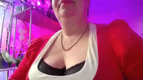 Snapshot of lady_gloria chatting on March 9, 3:16 pm Lady Gloria online show from March 9, 3:16 pm