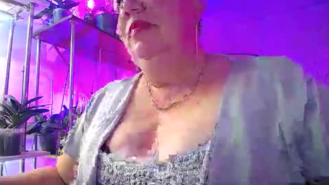 Snapshot of lady_gloria chatting on October 27, 2:32 pm Lady Gloria online show from October 27, 2:32 pm