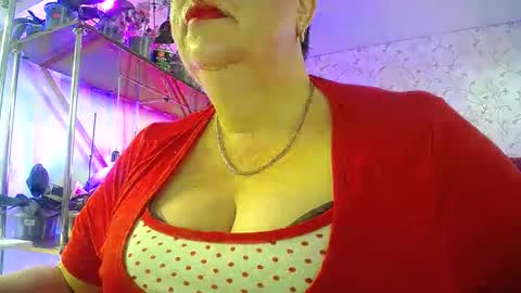 Snapshot of lady_gloria chatting on April 24, 5:43 am Lady Gloria online show from April 24, 5:43 am