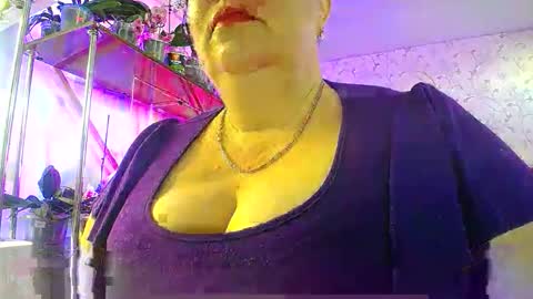 Snapshot of lady_gloria chatting on April 29, 5:11 am Lady Gloria online show from April 29, 5:11 am