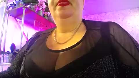 Snapshot of lady_gloria chatting on May 2, 5:01 am Lady Gloria online show from May 2, 5:01 am