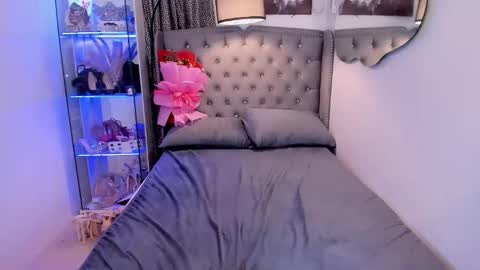 lady_moriseth online show from November 24, 8:25 am