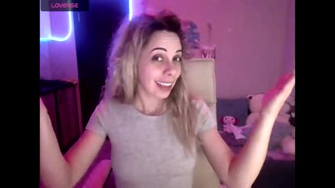 lady_smile69 online show from February 2, 4:00 am