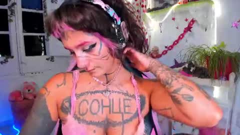 Snapshot of lady_sontse_ chatting on July 27, 7:43 pm Mia online show from July 27, 7:43 pm