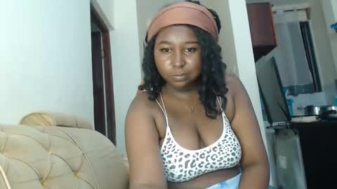 Snapshot of lady_twerky chatting on October 16, 10:11 pm Maya online show from October 16, 10:11 pm