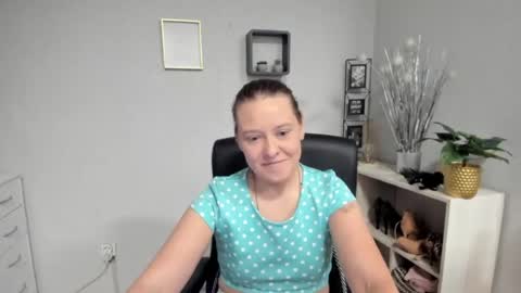 Snapshot of ladyalessa chatting on July 3, 5:36 am ALESSA online show from July 3, 5:36 am