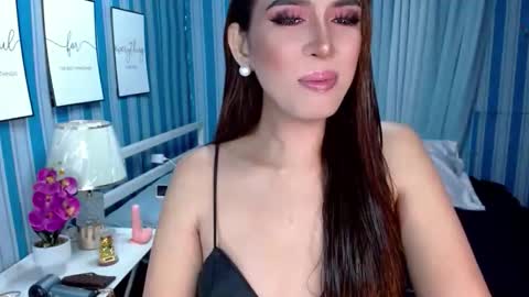 Snapshot of ladyashxxx chatting on January 13, 12:10 pm isabelle ash DONT FORGET TO FOLLOW AND THUMBS ME UP BITCHES online show from January 13, 12:10 pm