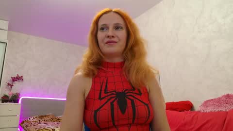 Snapshot of ladybigsmile chatting on June 3, 5:18 pm Sima Ladybigsmile online show from June 3, 5:18 pm