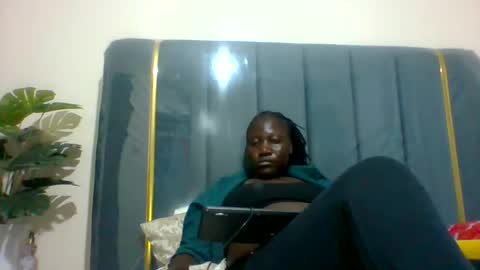 Snapshot of ladyblossoms19 chatting on December 16, 9:31 pm lindah32 online show from December 16, 9:31 pm