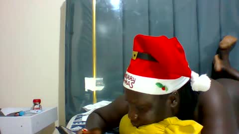 Snapshot of ladyblossoms19 chatting on December 25, 8:17 pm lindah32 online show from December 25, 8:17 pm