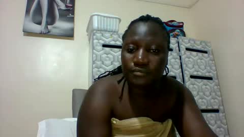 Snapshot of ladyblossoms19 chatting on January 2, 8:13 pm lindah32 online show from January 2, 8:13 pm