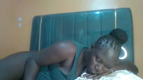 Snapshot of ladyblossoms19 chatting on May 6, 12:52 am lindah32 online show from May 6, 12:52 am