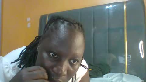 Snapshot of ladyblossoms19 chatting on June 3, 2:33 pm lindah32 online show from June 3, 2:33 pm