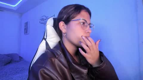 Snapshot of ladybrown_16 chatting on February 2, 2:32 am Lady online show from February 2, 2:32 am