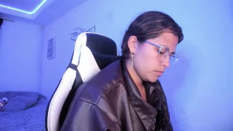 Snapshot of ladybrown_16 chatting on February 3, 6:22 am Lady online show from February 3, 6:22 am