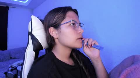 Snapshot of ladybrown_16 chatting on February 27, 2:33 am Lady online show from February 27, 2:33 am