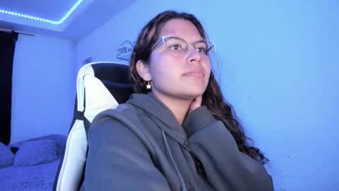 Snapshot of ladybrown_16 chatting on March 3, 2:50 am Lady online show from March 3, 2:50 am