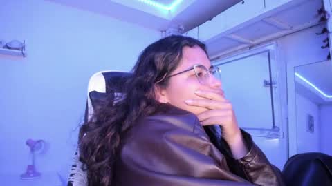  Lady  online show from June 5, 6:52 am