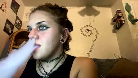 Snapshot of ladybug666999 chatting on November 13, 1:04 am ladybug666999 online show from November 13, 1:04 am