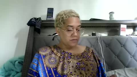 Snapshot of ladycinnabon chatting on June 19, 5:39 pm Stephanie online show from June 19, 5:39 pm