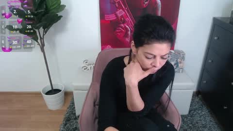 Snapshot of ladyliia chatting on April 5, 4:42 am Lia online show from April 5, 4:42 am