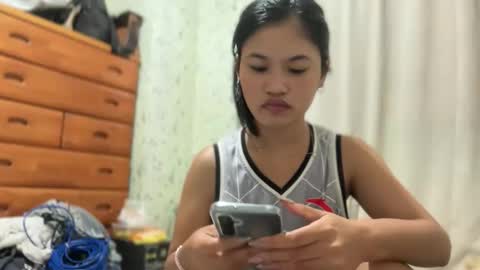 Snapshot of ladypetite11 chatting on March 3, 12:28 am ladypetite11 online show from March 3, 12:28 am