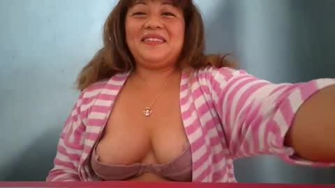 Snapshot of ladysophiebaby1 chatting on May 19, 11:33 pm Ladysophiebaby1s online show from May 19, 11:33 pm