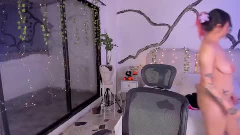 Lady  online show from October 30, 5:09 am