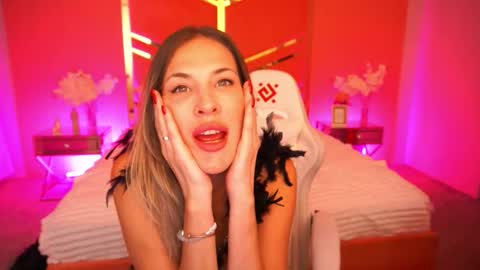 Snapshot of ladyylaura chatting on October 24, 1:40 pm Laura online show from October 24, 1:40 pm