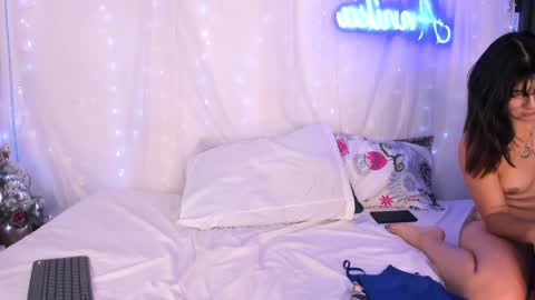 Snapshot of laena_arryn chatting on December 5, 11:51 pm Laena Arryn online show from December 5, 11:51 pm