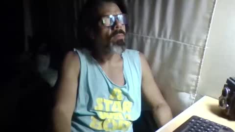 Snapshot of lagenovadura chatting on April 3, 3:48 am La Genova esta Dura beard boy male dick mastubate latinosexy latinohot latino glasses mature strong stronglegs online show from April 3, 3:48 am