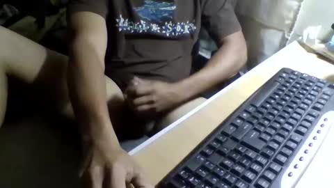 Snapshot of lagenovadura chatting on April 4, 10:07 pm La Genova esta Dura beard boy male dick mastubate latinosexy latinohot latino glasses mature strong stronglegs online show from April 4, 10:07 pm