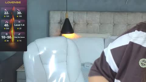    online show from November 14, 10:18 pm