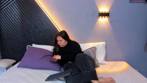 Snapshot of laia_and_aloby chatting on April 25, 10:29 pm online show from April 25, 10:29 pm