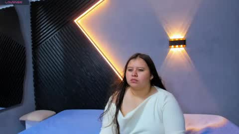 Snapshot of laia_and_aloby chatting on May 23, 9:30 pm online show from May 23, 9:30 pm