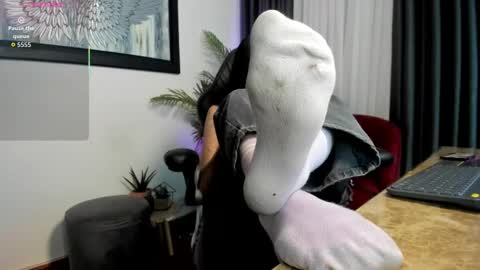 Snapshot of laila_angel chatting on October 3, 2:08 am laila_angel online show from October 3, 2:08 am