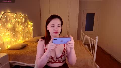 Snapshot of lallyblush chatting on December 17, 3:12 am Lally online show from December 17, 3:12 am