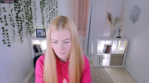 Laly online show from November 22, 11:42 am