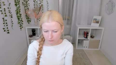 Snapshot of laly_peach chatting on July 24, 7:50 am Laly online show from July 24, 7:50 am