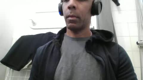 Snapshot of lamanta72 chatting on February 25, 7:29 am lamanta72 online show from February 25, 7:29 am