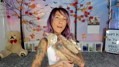 Snapshot of lana_del_bae chatting on September 10, 2:11 am Lana Del Bae online show from September 10, 2:11 am