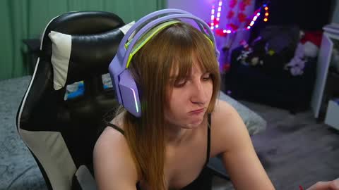 Snapshot of lana_del_kay chatting on December 4, 6:50 pm Kay online show from December 4, 6:50 pm