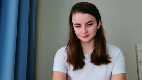 lana_gl online show from May 26, 6:42 am
