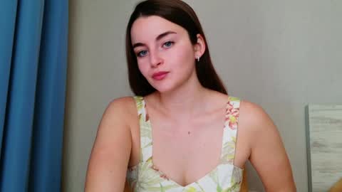 Snapshot of lana_gl chatting on June 5, 6:52 am lana_gl online show from June 5, 6:52 am