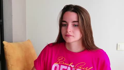 Snapshot of lana_gl chatting on June 22, 9:28 am lana_gl online show from June 22, 9:28 am
