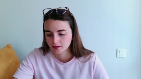 Snapshot of lana_gl chatting on July 1, 9:44 am lana_gl online show from July 1, 9:44 am