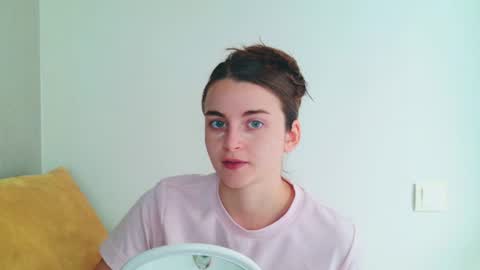 Snapshot of lana_gl chatting on July 16, 10:21 am lana_gl online show from July 16, 10:21 am