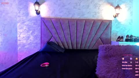 Angel  IG  online show from April 11, 12:48 am