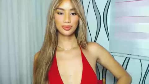 Snapshot of lanadel_hilton chatting on December 19, 11:57 pm Lana online show from December 19, 11:57 pm